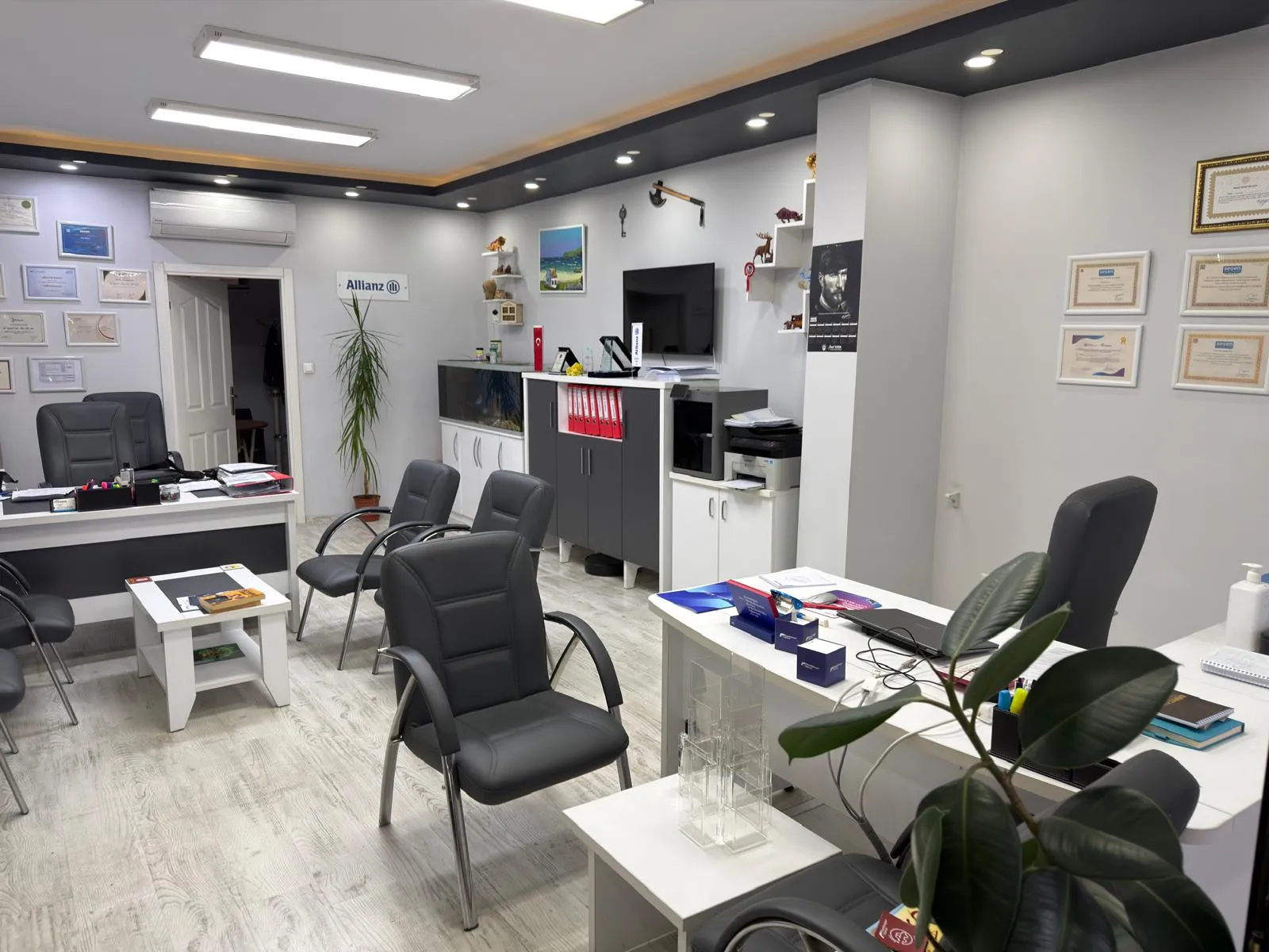 61 Sigorta ofis içi